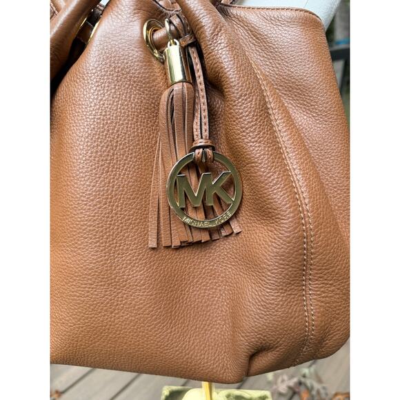 Michael Kors Astor Large Ring Brown Pebbled Leather Bucket Shoulder Bag Purse - Picture 3 of 8